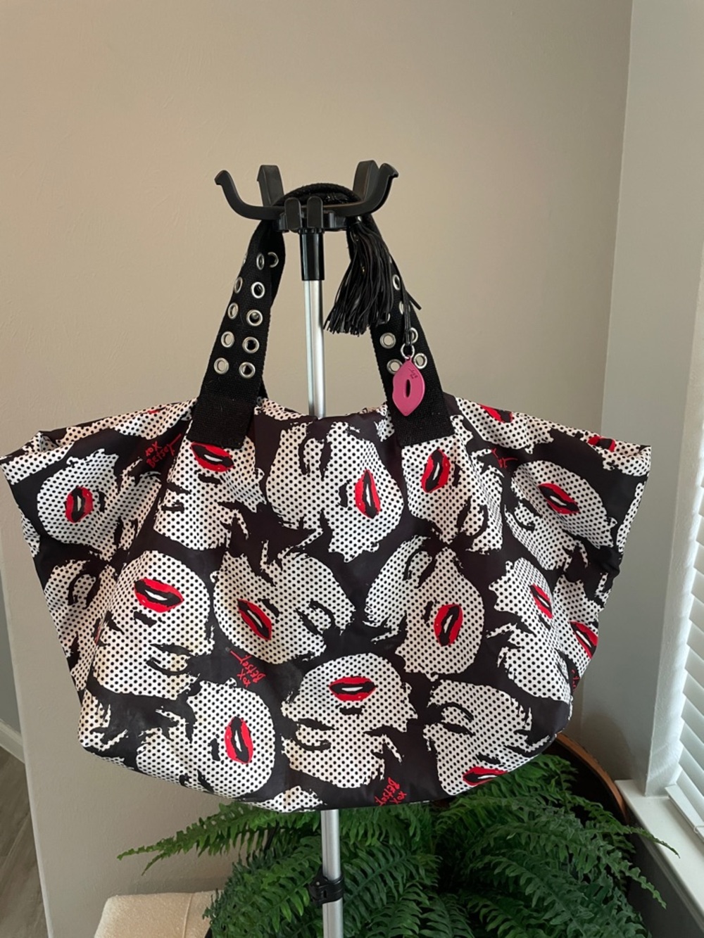 Betsey Johnson Vintage Marilyn Monroe Black & White Pop Art Tote - Picture 5 of 10